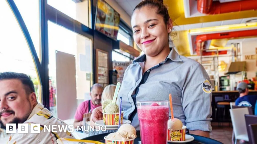 España mantiene una política migratoria abierta en un contexto global en contra.