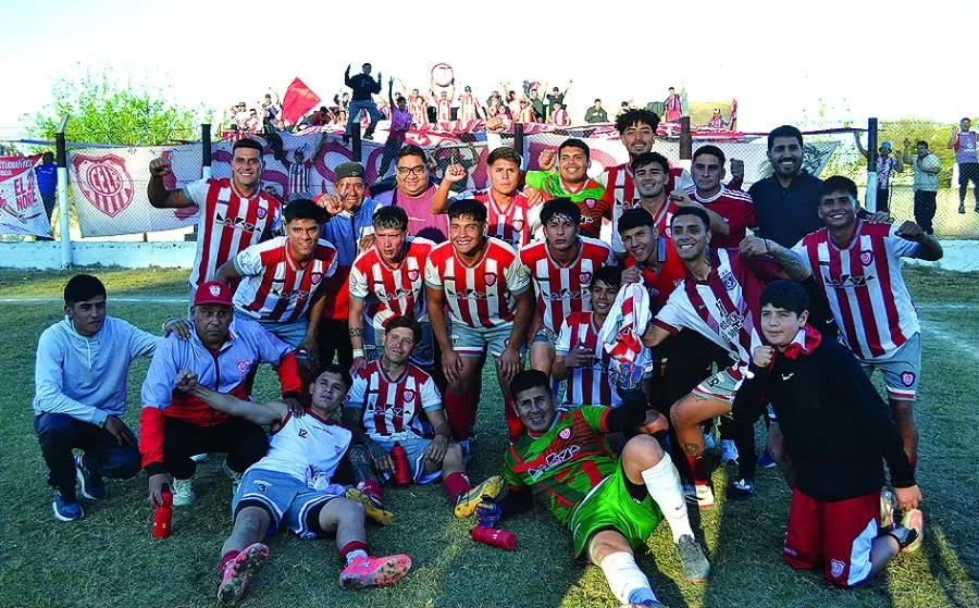 Estudiantes avanza a semifinales tras una contundente victoria sobre San Román