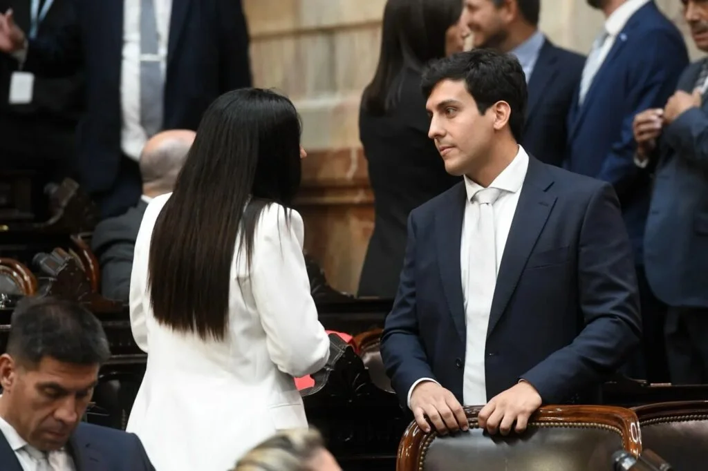 Estudiantes de la UBA protagonizan agresión a dos jóvenes en un violento incidente