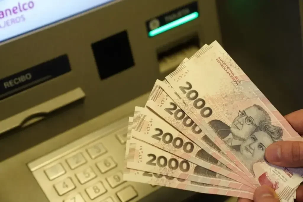 Gobierno provincial finaliza pagos de haberes y asistencia escolar para estudiantes