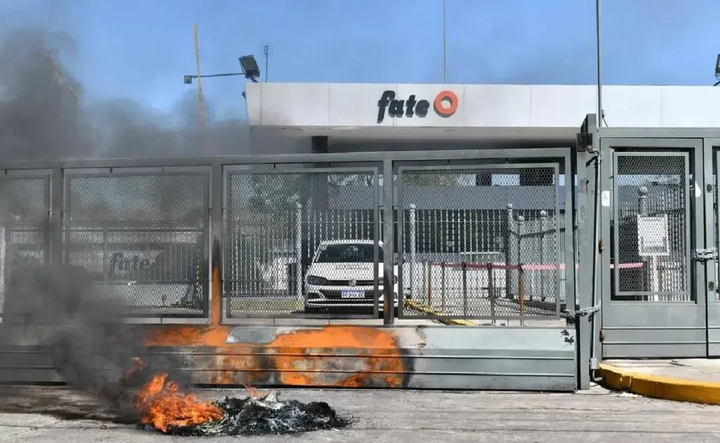 Gobierno toma medidas para evitar despidos masivos en Fate: se dictó conciliación obligatoria