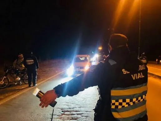 Hermanos en problemas: enfrentamiento con la Policía en Aimogasta por ebriedad