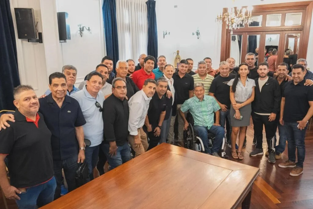 Impulso al deporte: nuevo plan de apoyo a clubes y torneos de fútbol en La Rioja