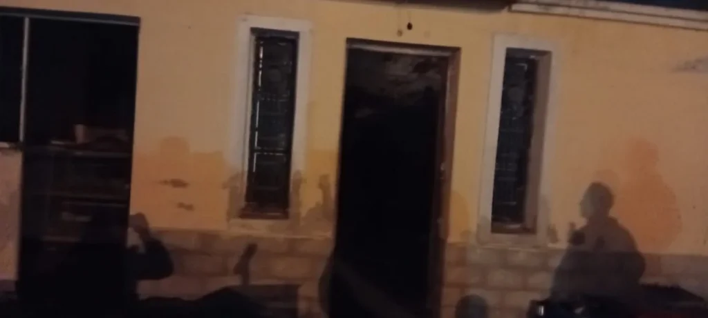 Incendio en Aguadita de Vargas: habitación destruida por falla eléctrica
