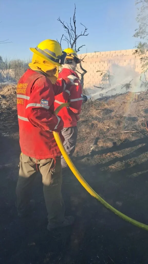 Incendios en la zona Sur y barrio Héroes de Malvinas: vecinos alertan por humo y evacuaciones.