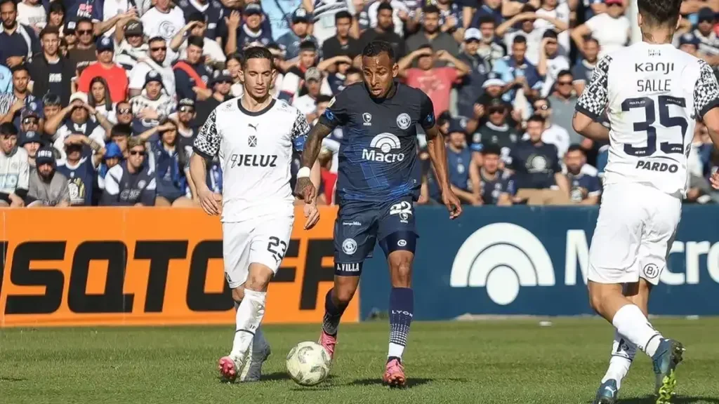 Independiente Rivadavia se enfrenta a Independiente de Avellaneda en un duelo emocionante en Mendoza