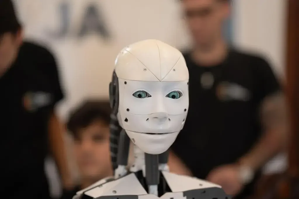 Innovación en La Rioja: Estudiantes crean el primer robot humanoide de la provincia