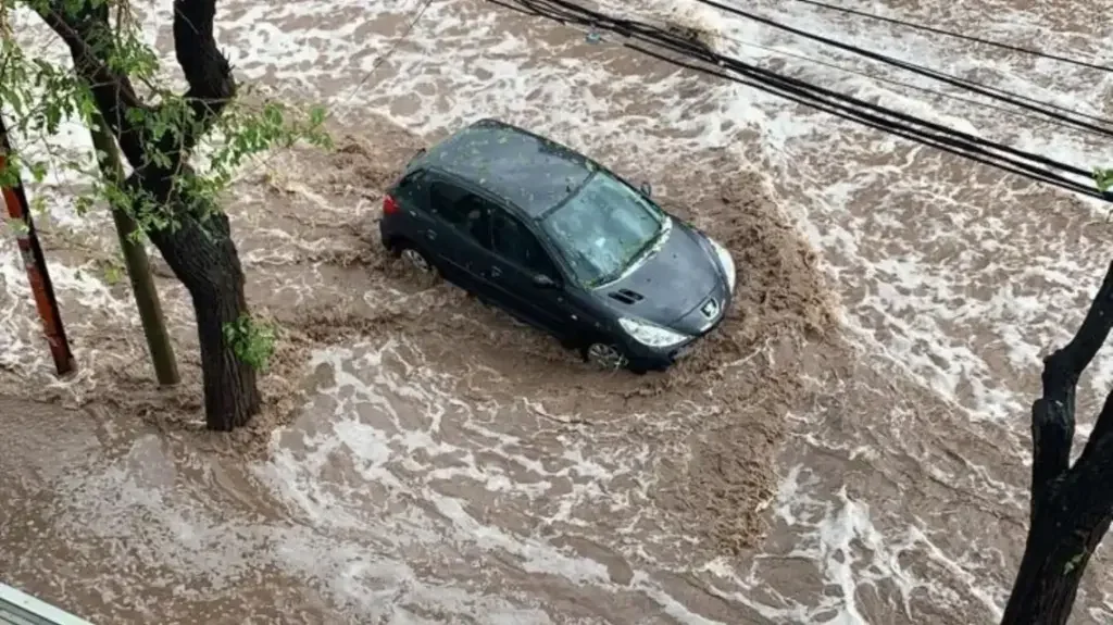 Inundaciones en Uspallata obligan a posponer la Fiesta Nacional de la Vendimia en Mendoza