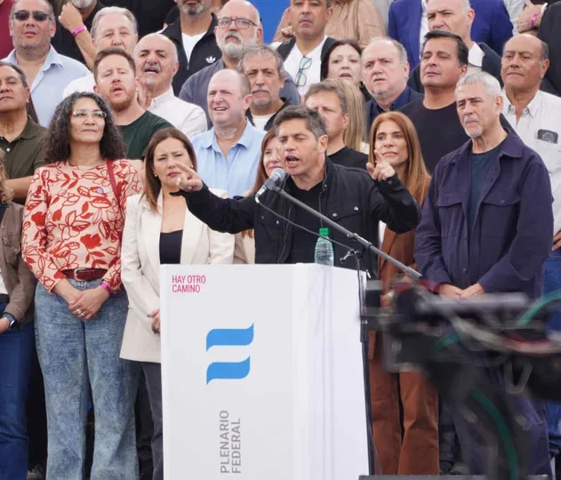 Kicillof impulsa una nueva propuesta política en medio de la crisis nacional
