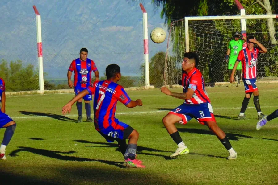 La Federación Riojana de Fútbol enfrenta reclamos por puntos de Atlético El Portezuelo