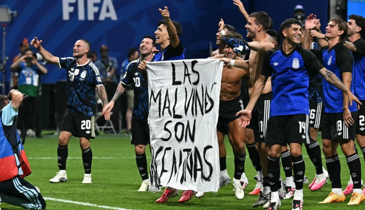 La FIFA investiga a Argentina por incidentes en la final del Mundial y la bandera de Malvinas