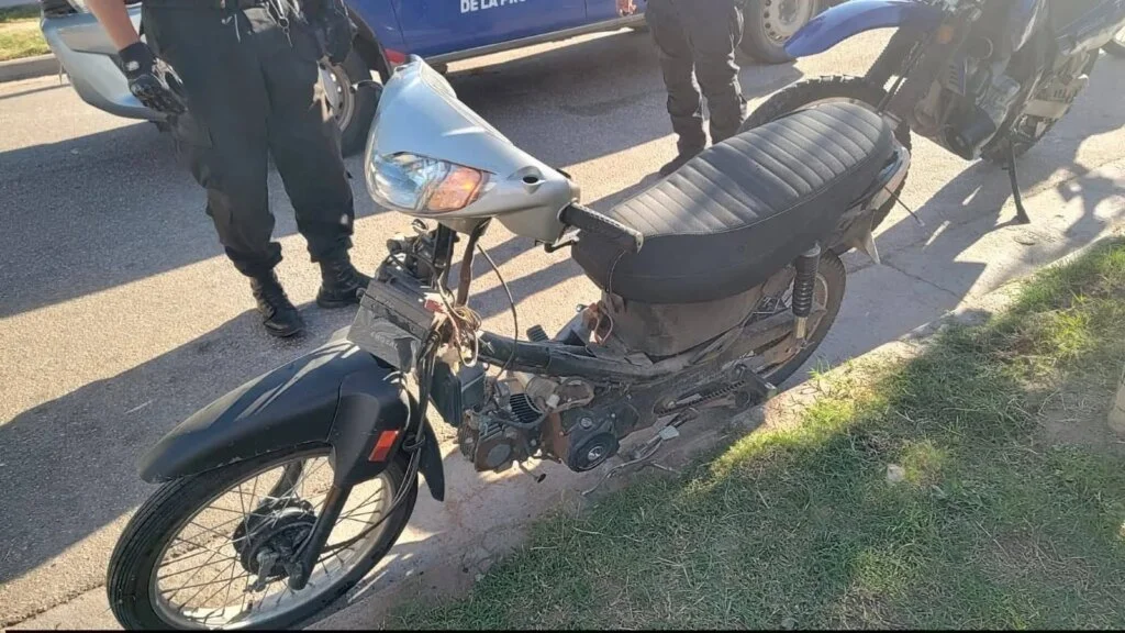 Ladrón desmantela moto en 15 minutos antes de ser capturado en Urbano 3