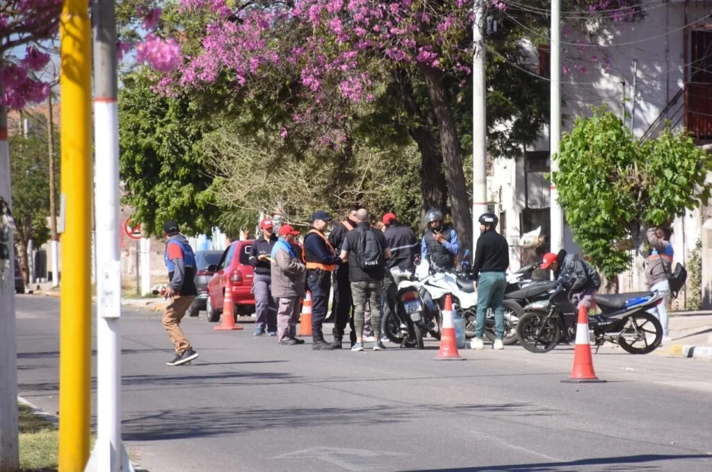 Más de 100 infracciones por semáforos en rojo en la capital riojana