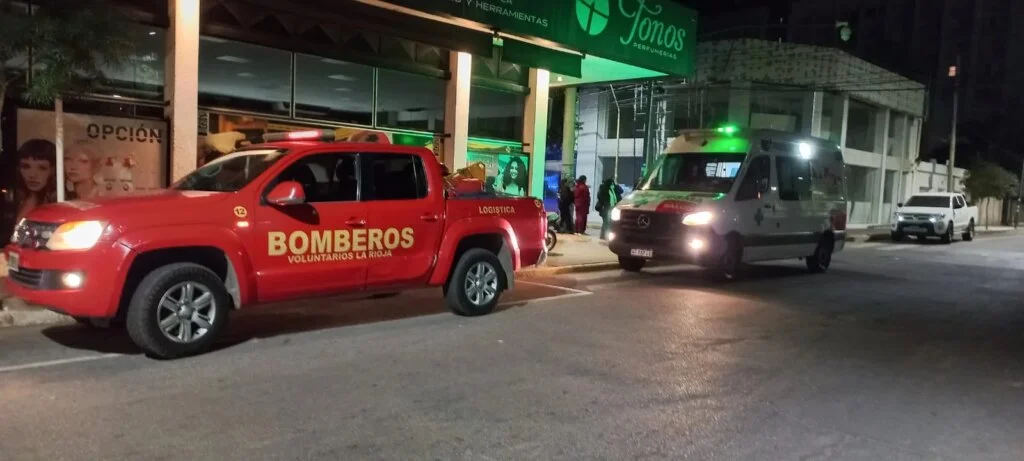 Motociclista grave tras accidente en el centro, se encuentra en el hospital local
