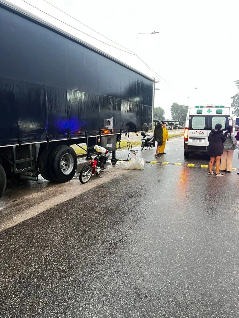 Motociclista resulta herido en accidente con camión en Ruta Nacional 38