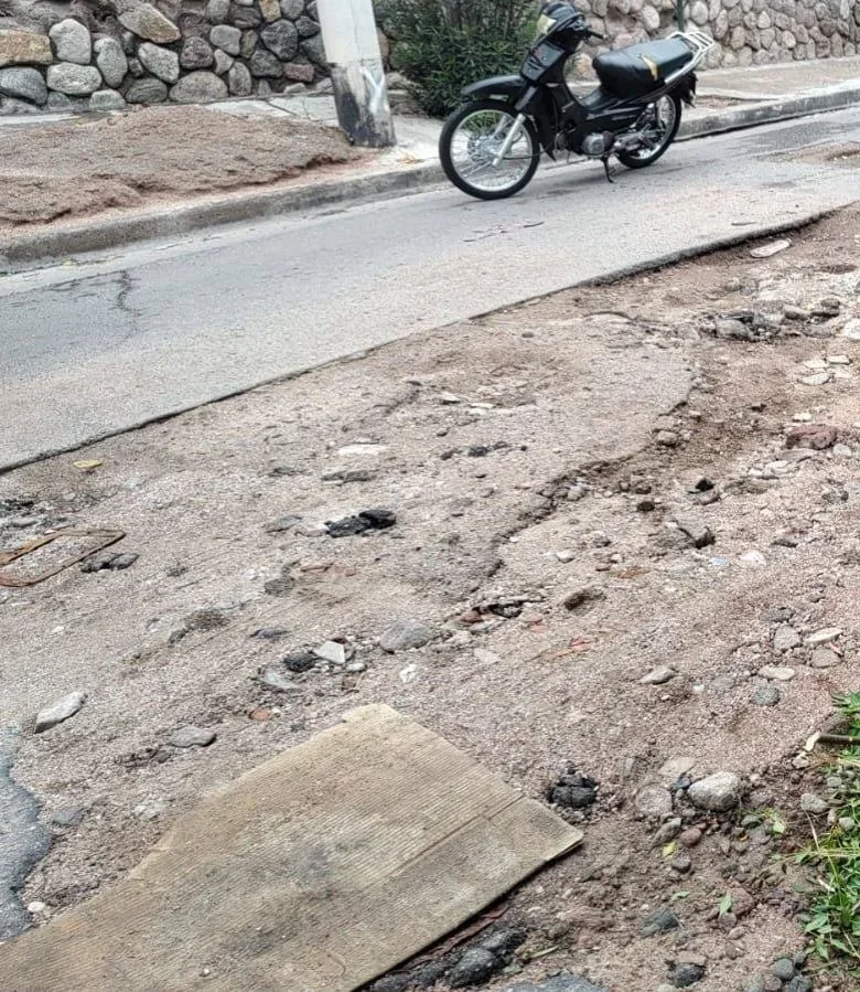 Motociclista sufre fractura en brazo tras choque en la capital riojana