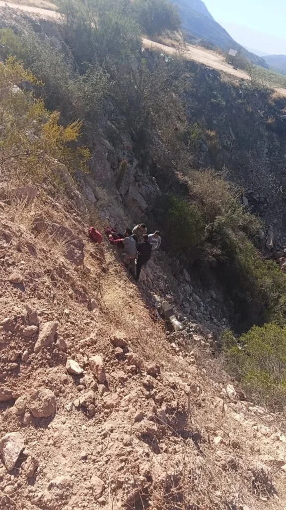 Motociclista sufre grave accidente en Dique Los Sauces tras chocar con bicicleta