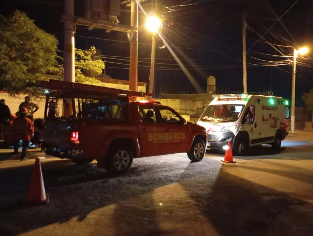 Motociclista y sus hijas evitan lesiones tras accidente en la capital riojana