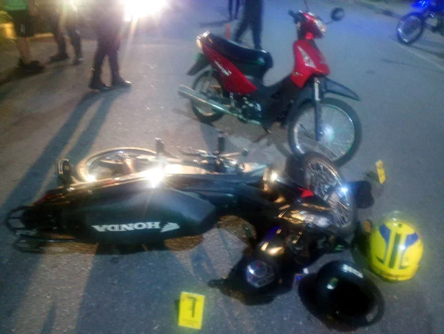 Motociclistas en la avenida Facundo Quiroga sufren accidente y hay un herido grave