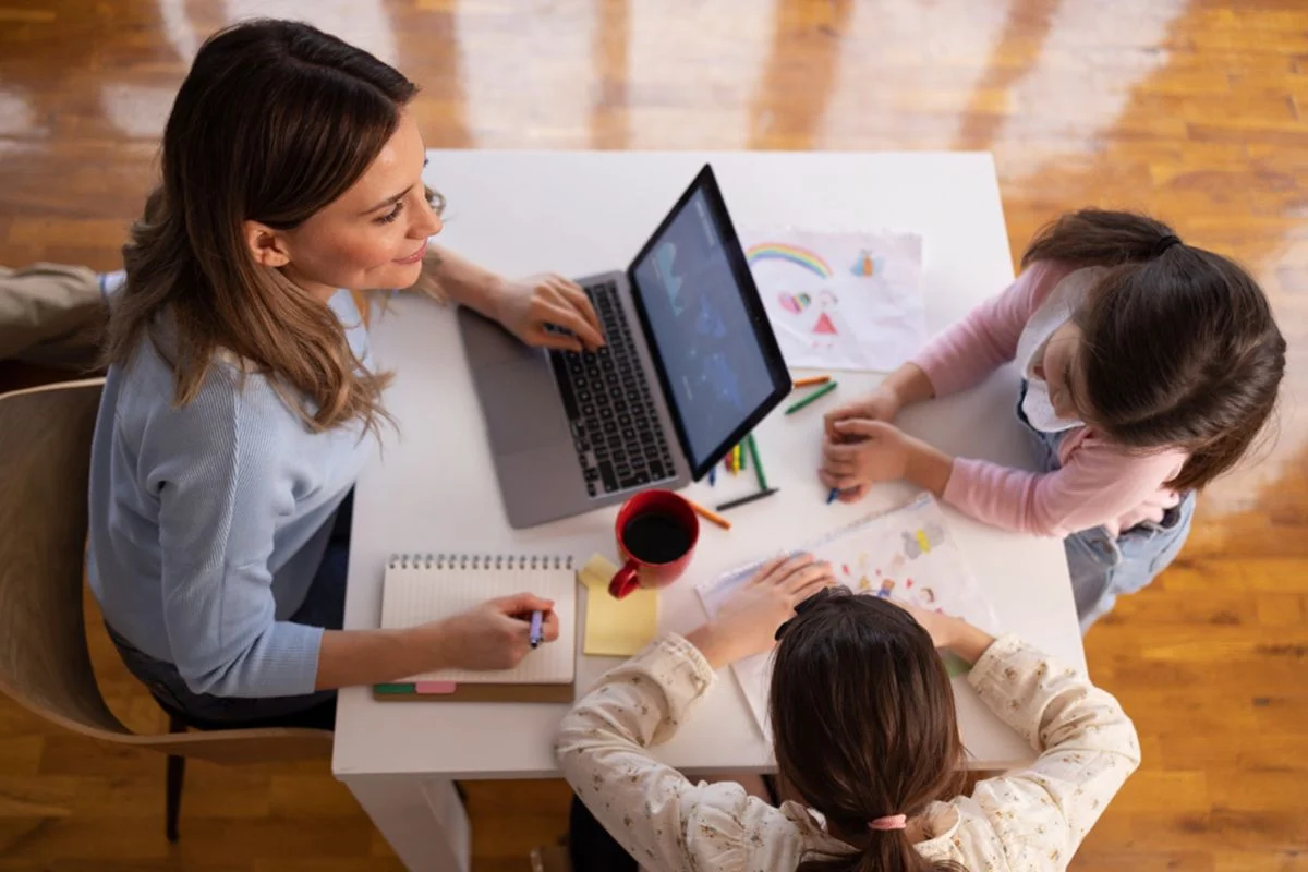 Opciones de estudio para el futuro: más allá de la tecnología en el ámbito educativo actual