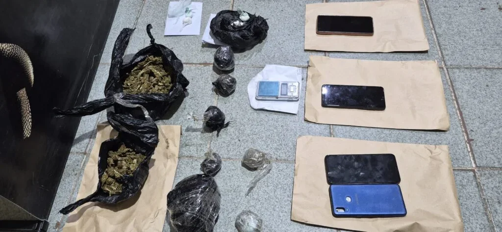 Operativos de seguridad: detienen a dos hombres en La Rioja con drogas y armas.