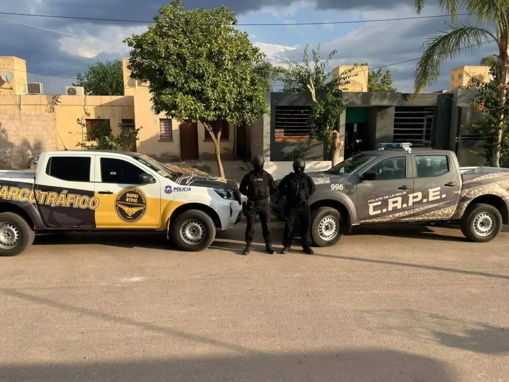 Operativos en la Capital: hallan más de 2 millones de pesos y arrestan a tres personas