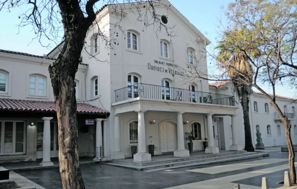 Pablo Martínez cesanteado por el Municipio de Capital antes de su arresto por estafas