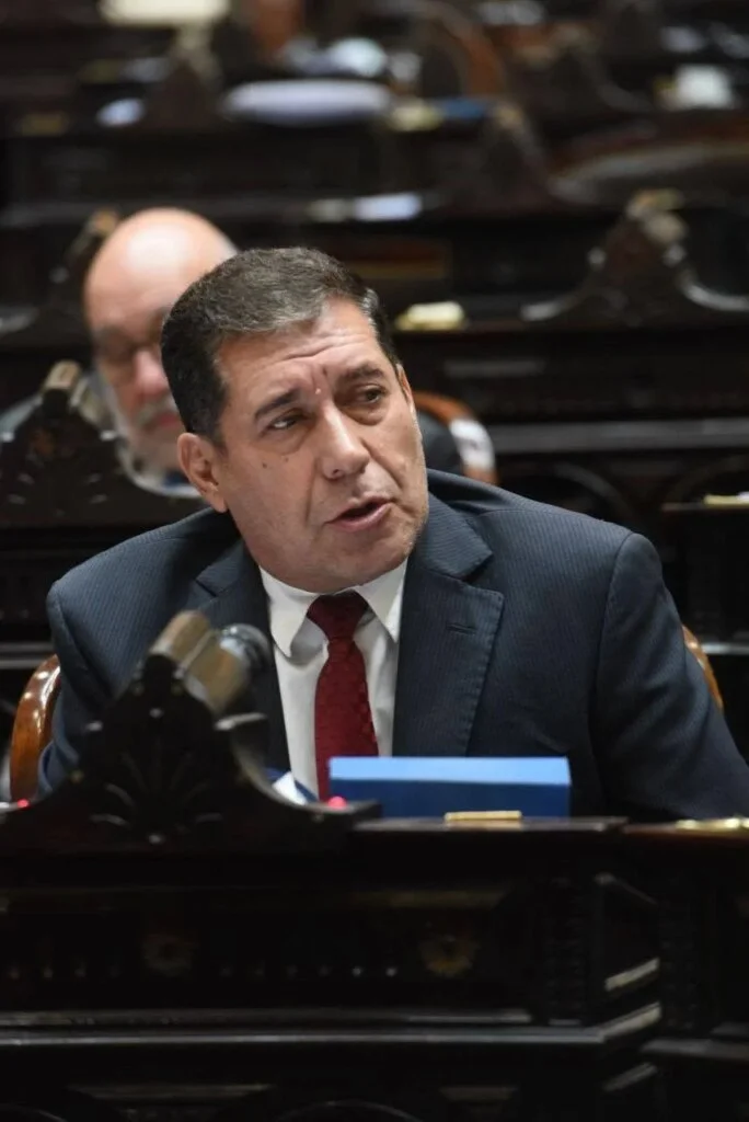 Preocupación por el sobreendeudamiento: Casas pide acción estatal urgente en La Rioja