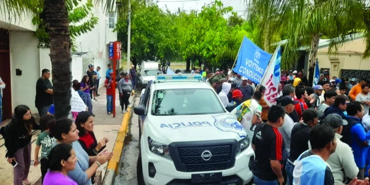 Protestas en la Cámara Olivícola: trabajadores rurales reclaman un salario justo