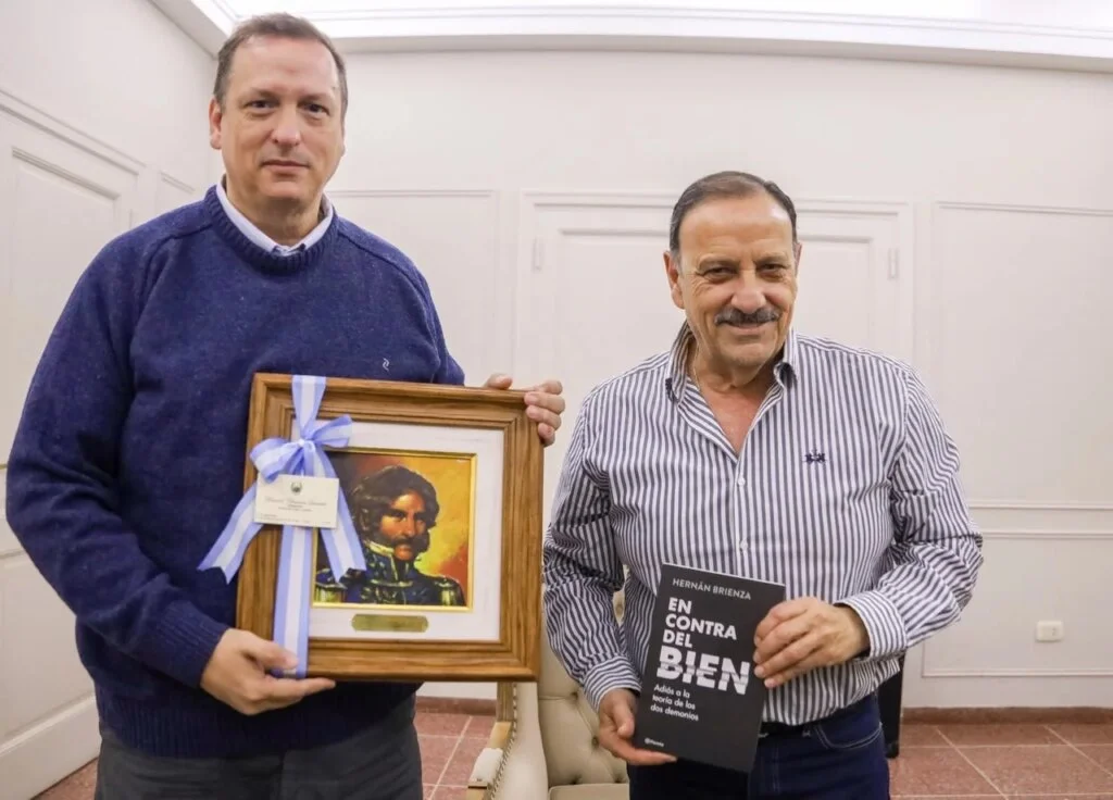 Quintela y Brienza dialogan sobre literatura y cultura en la Feria del Libro de La Rioja