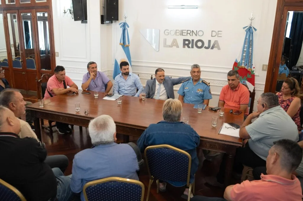 Reunión clave del Gobierno provincial para definir aumento salarial en fuerzas de seguridad