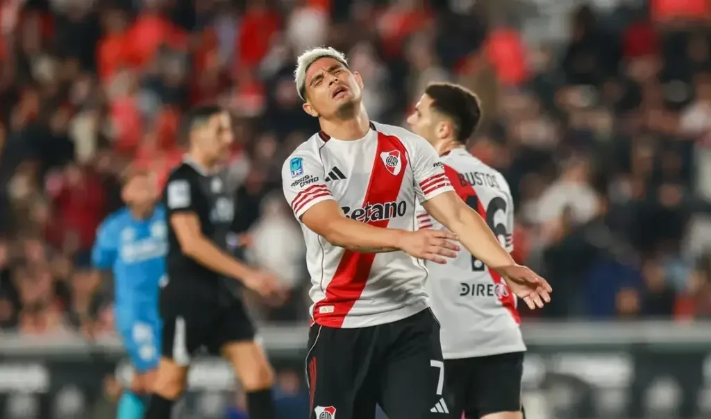 River Plate y su sorpresiva derrota en casa: la afición exige respuestas tras el silbido final.