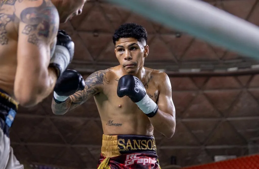 Rosa busca la gloria: pelea por el título sudamericano welter en el Estadio FAB este sábado