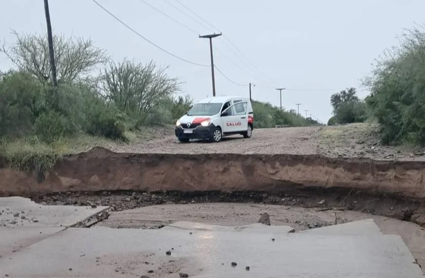 Temporal provoca socavón en ex Ruta 38 y afecta el tránsito hacia Talamuyuna
