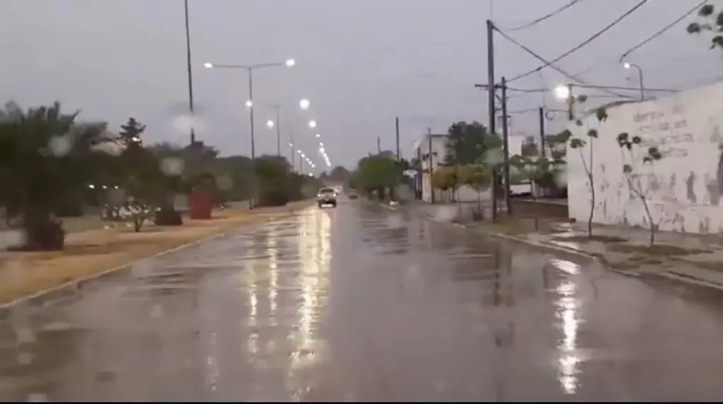 Tormentas y vientos fuertes: vecinos de La Rioja se preparan para condiciones adversas