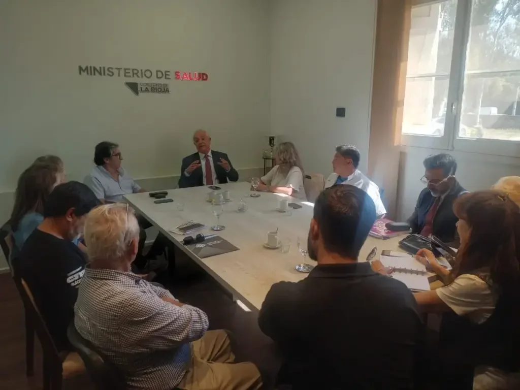 Trabajadores de la salud de La Rioja se preparan para un paro total de 24 horas.