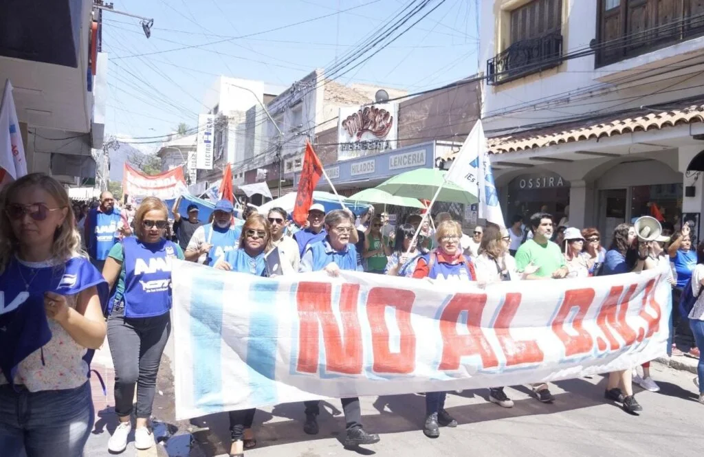 Trabajadores del IPE exigen mejoras salariales ante acusaciones de presentismo encubierto