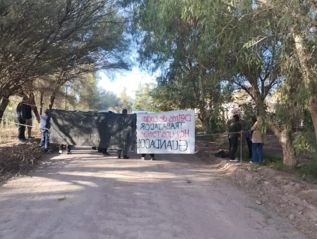 Vecinos de La Troya exigen diálogo con el Gobernador tras interrupción del paso