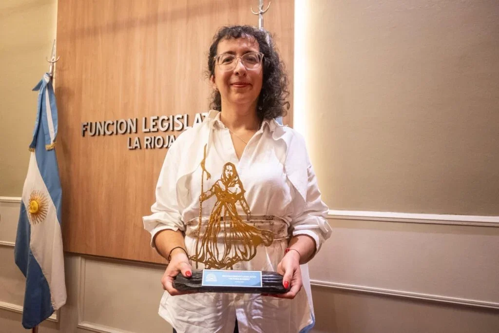 Yacurmana de la Puente hace historia al ser la primera mujer trans con doctorado en la provincia